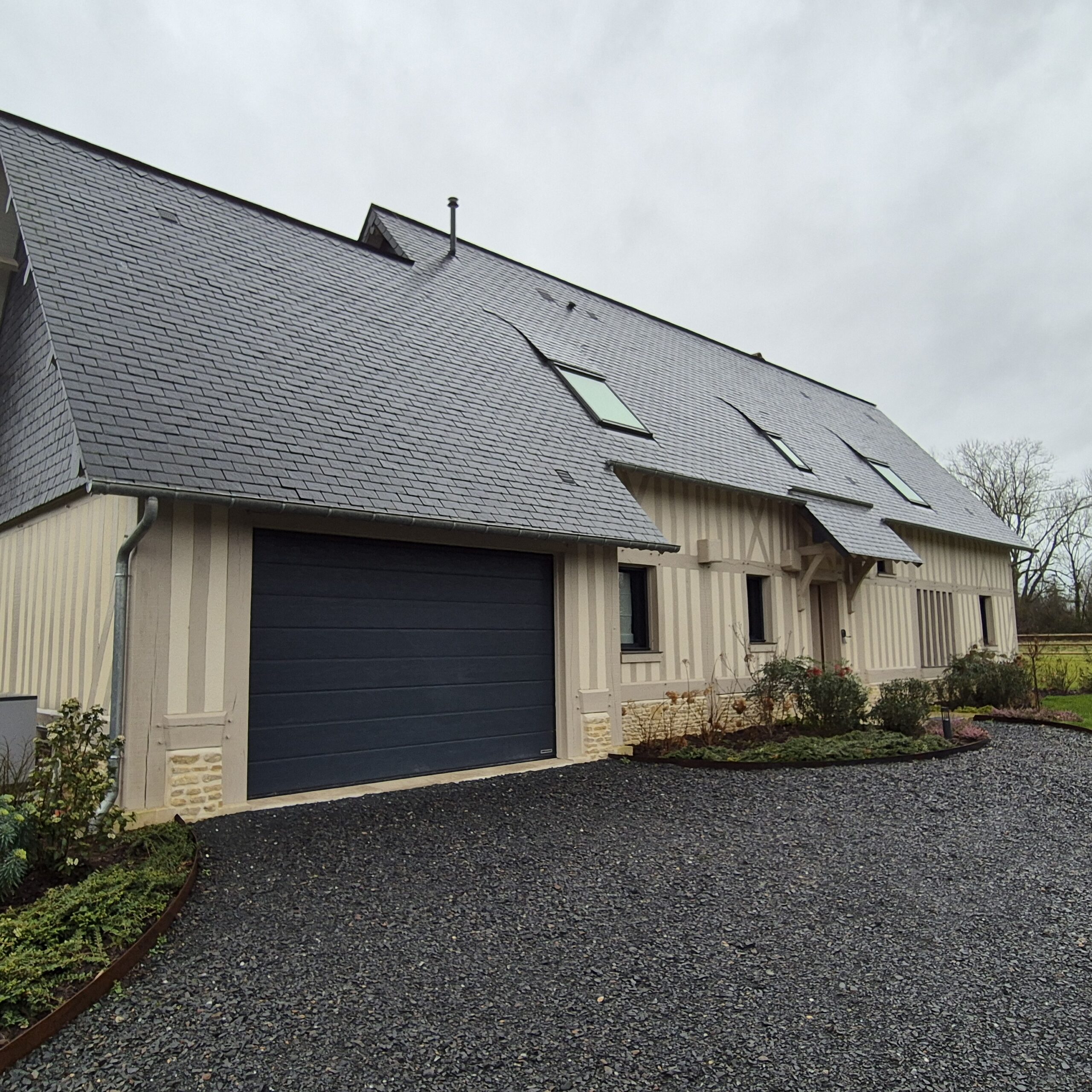 Pose de velux LMR couvreur